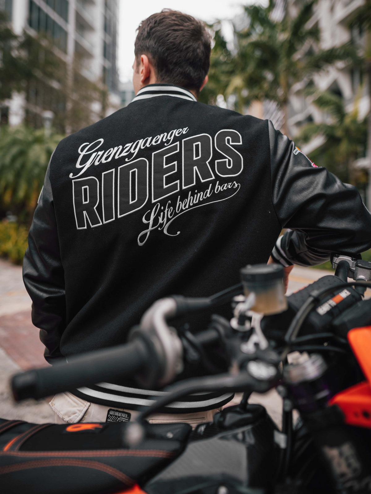 College Essential Jacket Black